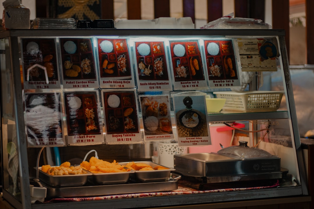 Close-up image of the Zojirushi Classic Bento box with food packed inside, highlighting its vacuum i