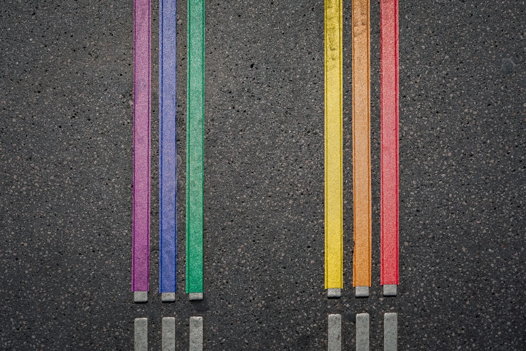 Close-up image of different lead sizes (0.5mm, 0.7mm, and 0.9mm) arranged aesthetically next to thei