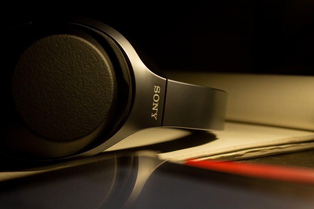 An image of the Sony WH-CH710N headphones, focusing on their design and wireless capabilities.