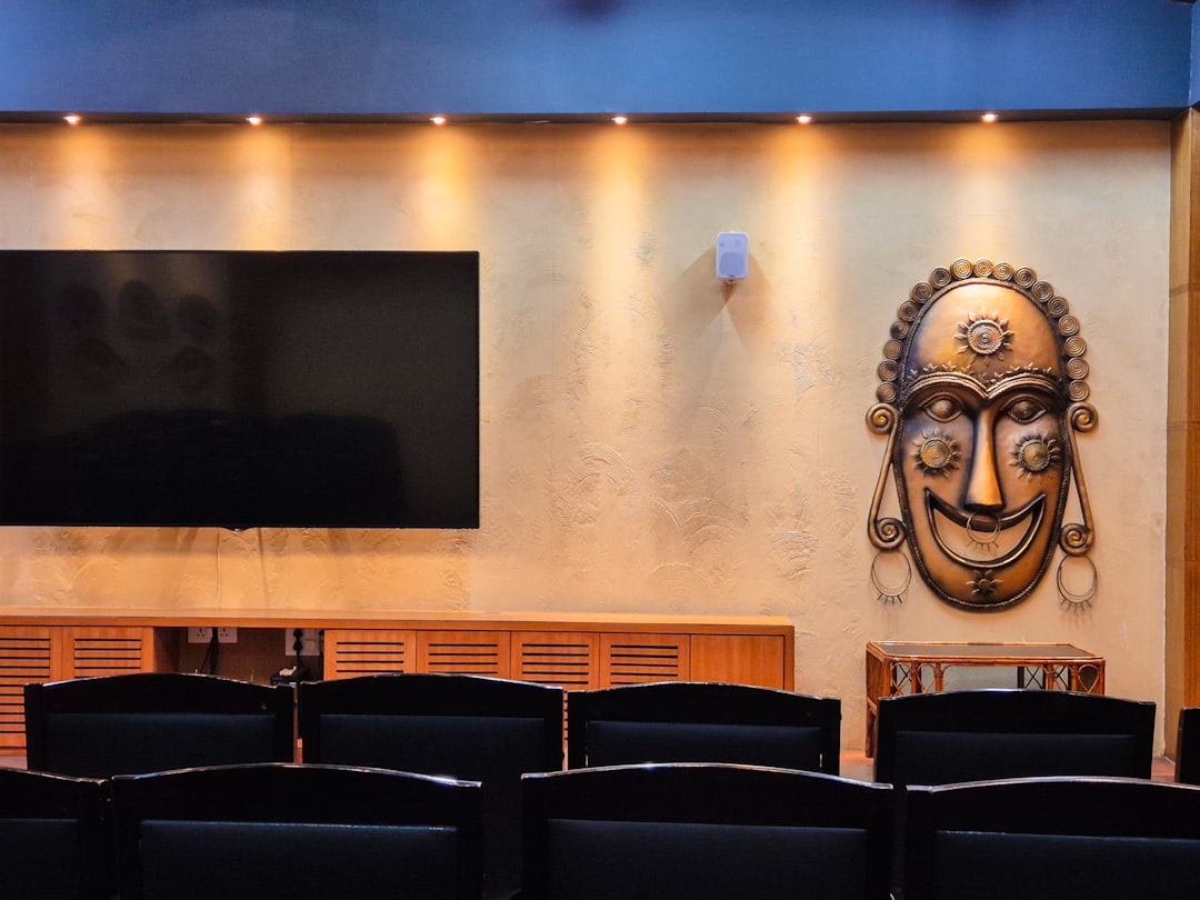 An image depicting a soundbar in a spacious living room versus a compact space, showing how room siz