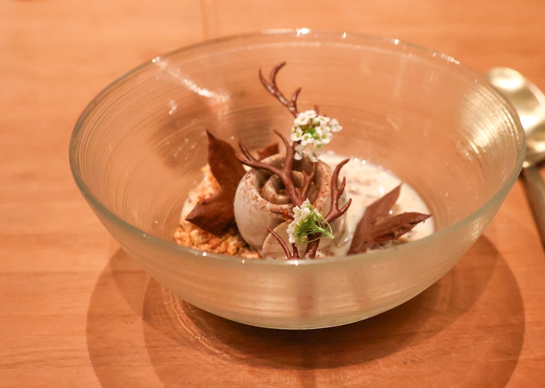 Image of the Hario Glass Baking Dish filled with brownies, emphasizing its visibility and versatilit