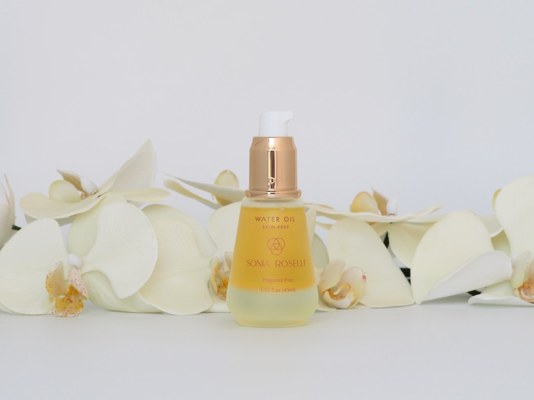 Image of the Shiseido Essential Energy Moisturizing Cream with a backdrop of fresh flowers, represen