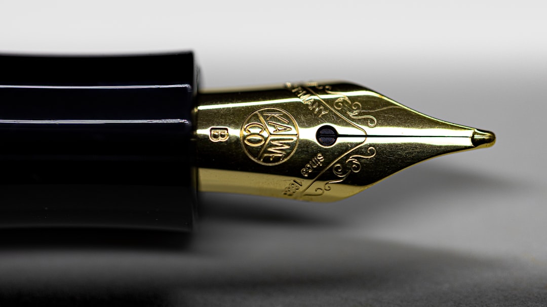 Close-up image of Sailor 1911 Standard and Sailor Pro Gear Slim pens highlighting the 14k gold nibs
