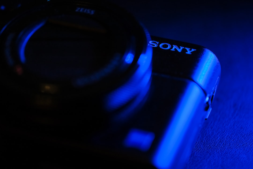 Image of the Sony RX100 VII camera showing its compact form factor and built-in zoom lens extended s