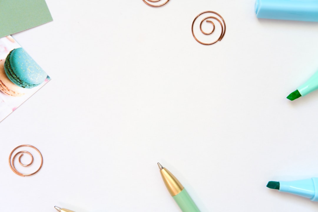 A high-quality hero image featuring a flat lay of the top Japanese stationery products discussed (Un